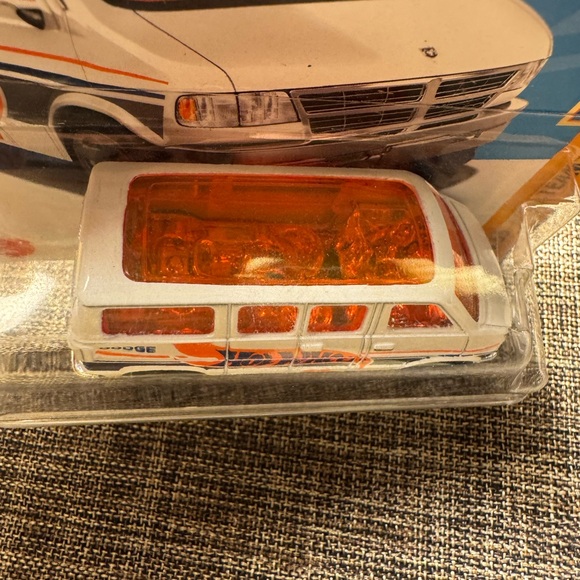 1038-MOC Two Mattel Hot Wheels 2023 Dodge Van & 2023 HW Metro New Unopened - Picture 4 of 12